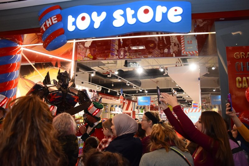 Biggest Christmas Reveal event at Toy Store-ABC Verdun